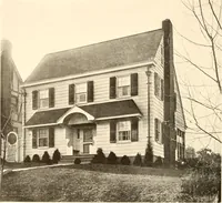 An illustration from Homes of moderate size; a collection of photographs and plans of modern suburban and country homes, following the colonial, Italian and English architectural styles, and arranged accordingly (1921)