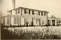 An illustration from Homes of moderate size; a collection of photographs and plans of modern suburban and country homes, following the colonial, Italian and English architectural styles, and arranged accordingly (1921)