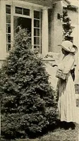 Picture 209 of 295 from House & garden's book of gardens; containing over four hundred illustrations of special flower types, plans and suggestions for landscape work, a complete gardener's calendar of the year's activities, planting and spraying tables, and a portfolio of beautiful gardens in varied sections of the United States and foreign countries (1921), leaf 110