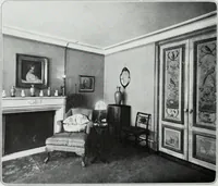 An illustration from House & garden's book of interiors, containing over three hundred illustrations of living rooms, dining rooms, libraries, halls, bedrooms, porches, breakfast rooms, nurseries, kitchens, bathrooms and the use of decorative accessories and curtains, together with practical suggestions for the furnishing and decorating of each type of room in the house (1920)