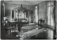 An illustration from House & garden's book of interiors, containing over three hundred illustrations of living rooms, dining rooms, libraries, halls, bedrooms, porches, breakfast rooms, nurseries, kitchens, bathrooms and the use of decorative accessories and curtains, together with practical suggestions for the furnishing and decorating of each type of room in the house (1920)