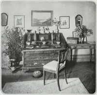 An illustration from House & garden's book of interiors, containing over three hundred illustrations of living rooms, dining rooms, libraries, halls, bedrooms, porches, breakfast rooms, nurseries, kitchens, bathrooms and the use of decorative accessories and curtains, together with practical suggestions for the furnishing and decorating of each type of room in the house (1920)