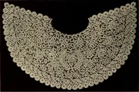 An illustration from Illustrated catalogue of rare and beautiful Sixteenth and Seventeenth century laces collected during twenty years by Leone Ricci, Esq. of Florence (1915)