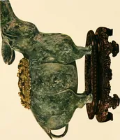 An illustration from Illustrated catalogue of the remarkable collection of ancient Chinese bronzes, beautiful old porcelains, amber and stone carvings, sumptuous eighteenth century brocades, interesting old paintings on glas and fine old carpets, rugs and furniture, from ancient palaces and temples of China comprising the private collection of a Chinese nobleman of Tien-Tsin (1914)