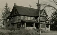 An illustration from Inexpensive homes of individuality : being a collection of photographs and floor plans illustrating certain of America's best country and suburban homes of moderate size (1911)