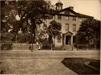 An illustration from Interesting houses of New England, from original photographs (1915)
