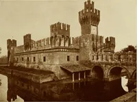 An illustration from Italian castles and country seats (1911)