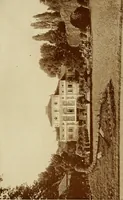 An illustration from Italian castles and country seats (1911)