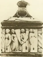 An illustration from Catalogue of the ivory carvings of the Christian era with examples of Mohammedan art and carvings in bone in the Department of British and Mediaeval Antiquities and Ethnography of the British Museum (1909)