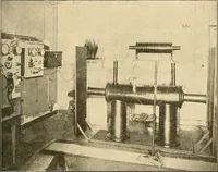 An illustration from Konstruktion, Bau und Betrieb von Funkeninduktoren und deren Anwendung, mit besonderer Berücksichtigung der Röntgenstrahlen-Technik (1904)