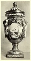 An illustration from La manufacture de porcelaine de Sèvres (1908)