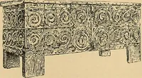 An illustration from L'arte nell'industria : lavori di legno e pastiglia, lavori di metallo, lavori di pietra, marmo, alabastro, ceramica, musaico, vetro, lavori di osso e avorio, lavori tessili, carte da parati e cuoi decorati, ricami, pizzi, cartelloni, stampe, ecc. (1907)