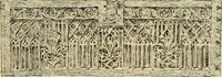 An illustration from L'arte nell'industria : lavori di legno e pastiglia, lavori di metallo, lavori di pietra, marmo, alabastro, ceramica, musaico, vetro, lavori di osso e avorio, lavori tessili, carte da parati e cuoi decorati, ricami, pizzi, cartelloni, stampe, ecc. (1907)
