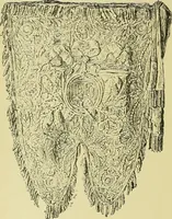 An illustration from L'arte nell'industria : lavori di legno e pastiglia, lavori di metallo, lavori di pietra, marmo, alabastro, ceramica, musaico, vetro, lavori di osso e avorio, lavori tessili, carte da parati e cuoi decorati, ricami, pizzi, cartelloni, stampe, ecc. (1907)