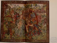 An illustration from L'arte nell'industria : lavori di legno e pastiglia, lavori di metallo, lavori di pietra, marmo, alabastro, ceramica, musaico, vetro, lavori di osso e avorio, lavori tessili, carte da parati e cuoi decorati, ricami, pizzi, cartelloni, stampe, ecc. (1907)