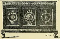 An illustration from L'arte nell'industria : lavori di legno e pastiglia, lavori di metallo, lavori di pietra, marmo, alabastro, ceramica, musaico, vetro, lavori di osso e avorio, lavori tessili, carte da parati e cuoi decorati, ricami, pizzi, cartelloni, stampe, ecc. (1907)