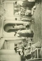 An illustration from Les Createurs de la Mode (1910)