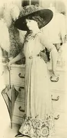 Picture 82 of 152 from Les Createurs de la Mode (1910), leaf 87