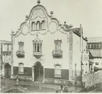 An illustration from L'oeuvre de Puig Cadafalch, architecte, 1896-1904 : architecture, décoration, mobilier, serrurerie, carrelages, &c, & (1904)