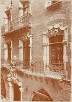 An illustration from L'oeuvre de Puig Cadafalch, architecte, 1896-1904 : architecture, décoration, mobilier, serrurerie, carrelages, &c, & (1904)