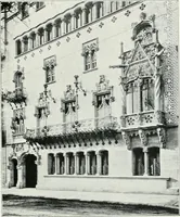 An illustration from L'oeuvre de Puig Cadafalch, architecte, 1896-1904 : architecture, décoration, mobilier, serrurerie, carrelages, &c, & (1904)