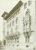 An illustration from L'oeuvre de Puig Cadafalch, architecte, 1896-1904 : architecture, décoration, mobilier, serrurerie, carrelages, &c, & (1904)