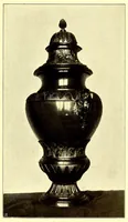 An illustration from Meissner porzellan; seine geschichte und künstlerische Entwicklung (1907)