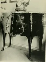 An illustration from Meubles, sièges, bronzes, dessins (1900)
