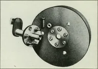 An illustration from The modern gas tractor, its construction, utility, operation and repair: a practical treatise defining every branch of up-to-date gas tractor engineering, driving and maintenance in a non-technical manner. Considers fully all types of power plants and their components, methods of drive and speed changing mechanisms. Describes design and construction as well as practical application of tractors in the field (1919)