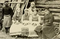 An illustration from Mordvalaisten pukuja kuoseja. Trachten und Muster der Mordvinen (1896)