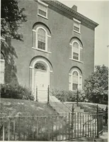 An illustration from Old colonial brick houses of New England (1917)