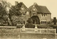 An illustration from Old cottages & farm-houses in Surrey / illustrated on one hundred collotype plates from photographs specially taken by W. Galsworthy Davie, with an introduction and numerous sketches by W. Curtis Green (1908)