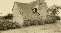 An illustration from Old cottages & farm-houses in Surrey / illustrated on one hundred collotype plates from photographs specially taken by W. Galsworthy Davie, with an introduction and numerous sketches by W. Curtis Green (1908)