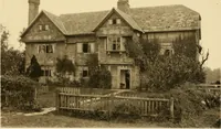 An illustration from Old cottages & farm-houses in Surrey / illustrated on one hundred collotype plates from photographs specially taken by W. Galsworthy Davie, with an introduction and numerous sketches by W. Curtis Green (1908)