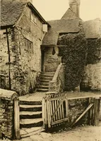 An illustration from Old cottages & farm-houses in Surrey / illustrated on one hundred collotype plates from photographs specially taken by W. Galsworthy Davie, with an introduction and numerous sketches by W. Curtis Green (1908)