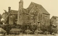 An illustration from Old cottages & farm-houses in Surrey / illustrated on one hundred collotype plates from photographs specially taken by W. Galsworthy Davie, with an introduction and numerous sketches by W. Curtis Green (1908)
