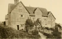 An illustration from Old cottages & farm-houses in Surrey / illustrated on one hundred collotype plates from photographs specially taken by W. Galsworthy Davie, with an introduction and numerous sketches by W. Curtis Green (1908)