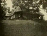 An illustration from One hundred country houses : modern American examples (1909)