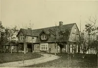 An illustration from One hundred country houses : modern American examples (1909)
