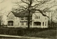 An illustration from One hundred country houses : modern American examples (1909)