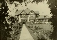 An illustration from One hundred country houses : modern American examples (1909)