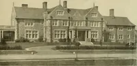 An illustration from One hundred country houses : modern American examples (1909)