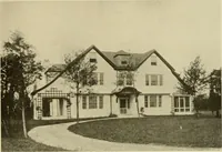 An illustration from One hundred country houses : modern American examples (1909)