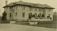 An illustration from One hundred country houses : modern American examples (1909)