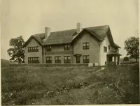 An illustration from One hundred country houses : modern American examples (1909)