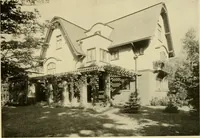 An illustration from One hundred country houses : modern American examples (1909)