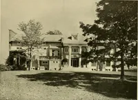 An illustration from One hundred country houses : modern American examples (1909)