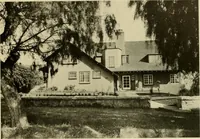 An illustration from One hundred country houses : modern American examples (1909)