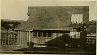 An illustration from One hundred country houses : modern American examples (1909)