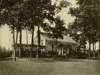 An illustration from One hundred country houses : modern American examples (1909)